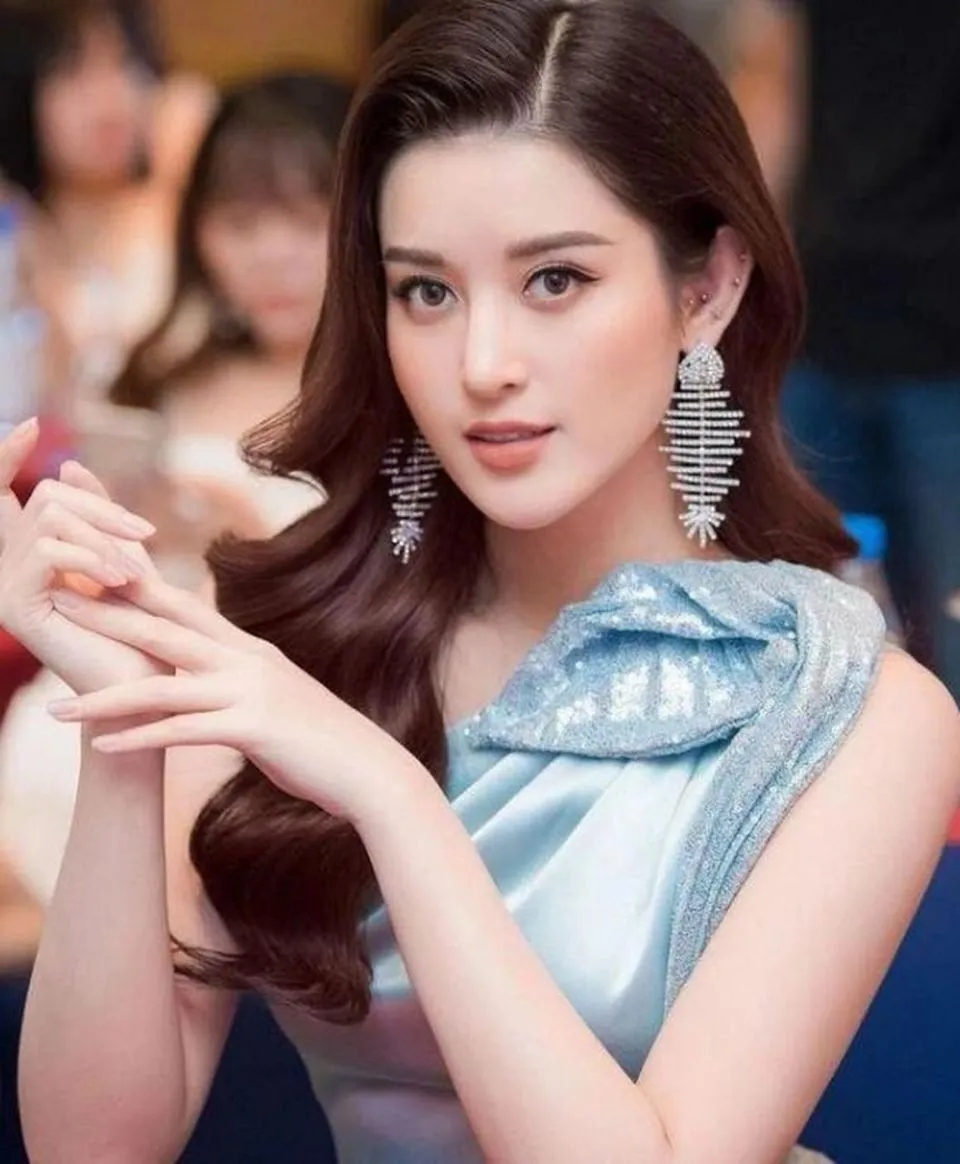 电影《夹缝之间》发布正片片段,女儿为爱离家守护妈妈