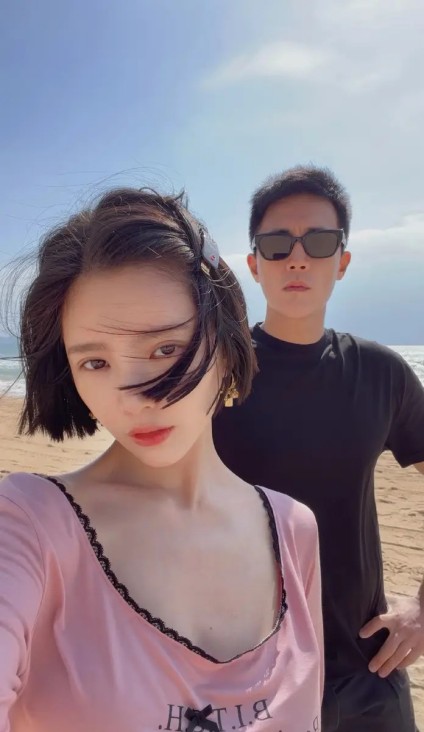 舒淇晒家人，带老公陪伴爸妈过年，更不忘和林心如林熙蕾姐妹聚会