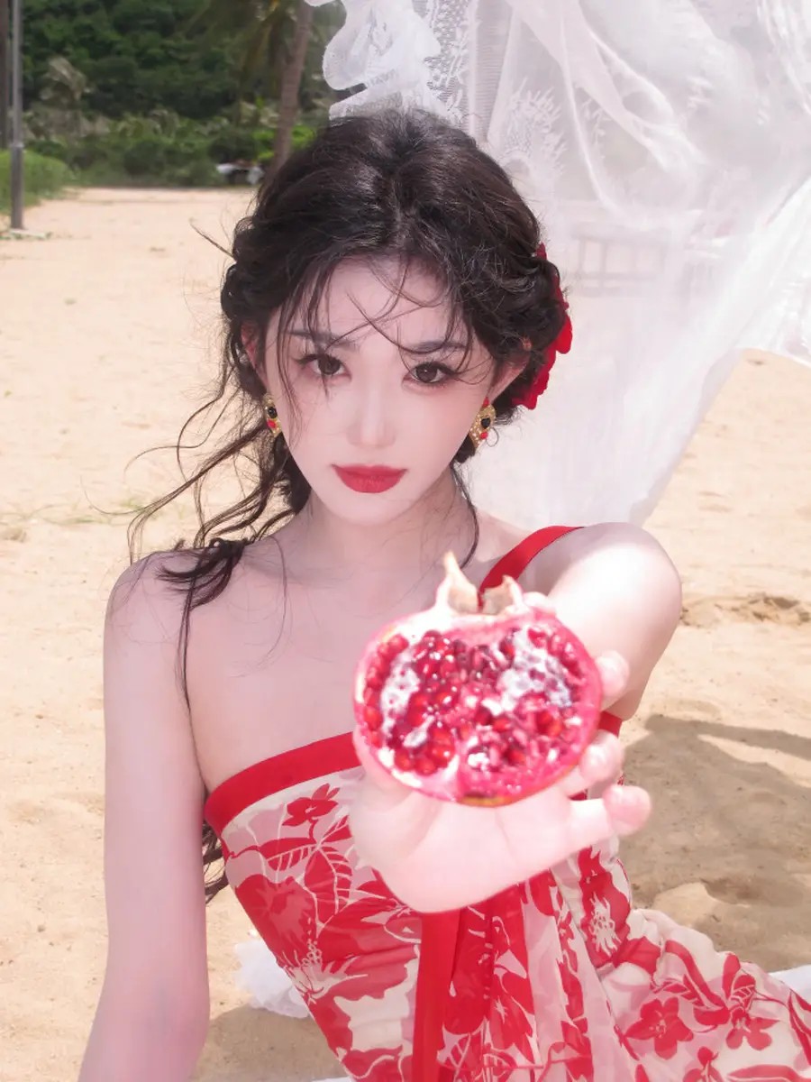 张婧仪全黑LOOK优雅高级 现场刻录七夕祝福